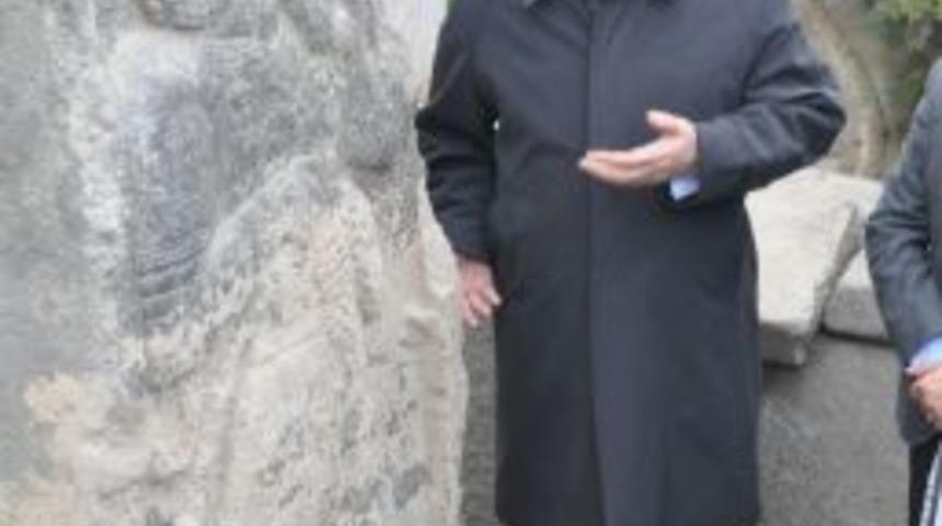 Niğde'de Fırtına Tanrısı Tarhunzas Olduğu Belirlenen Bir Eser Bulundu