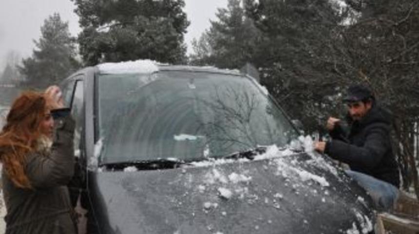 Kar Y&uuml;z&uuml;n&uuml; G&ouml;sterdi, Tatilciler Sevindi