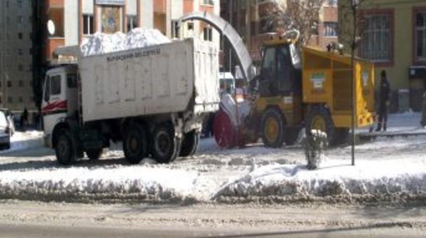 K&uuml;&ccedil;&uuml;kler: Erzurum'da Karla M&uuml;cadelede En K&uuml;&ccedil;&uuml;k Bir Sorun Yaşanmayacak