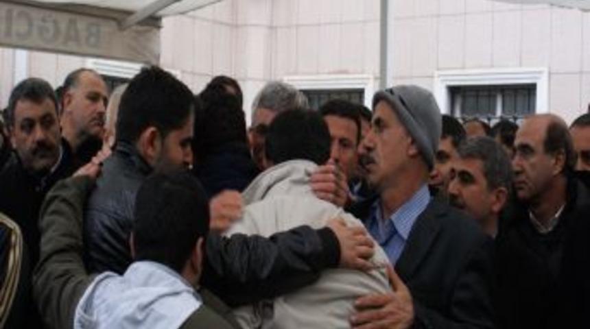 Bozan Kardeşler G&ouml;zyaşları Arasında Toprağa Verildi