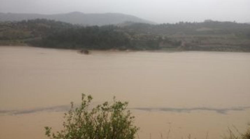 &Ccedil;anakkale'de Musluklardan Bulanık Su Akıyor