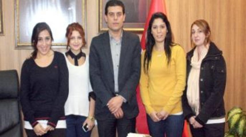 İletişim Fak&uuml;ltesi &Ouml;ğrencilerinden Se&ccedil;im Araştırması