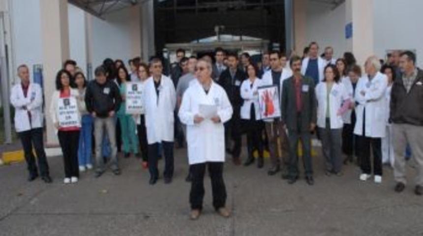 Fethiye'de Doktor Ve Sağlık &Ccedil;alışanları İş Bıraktı