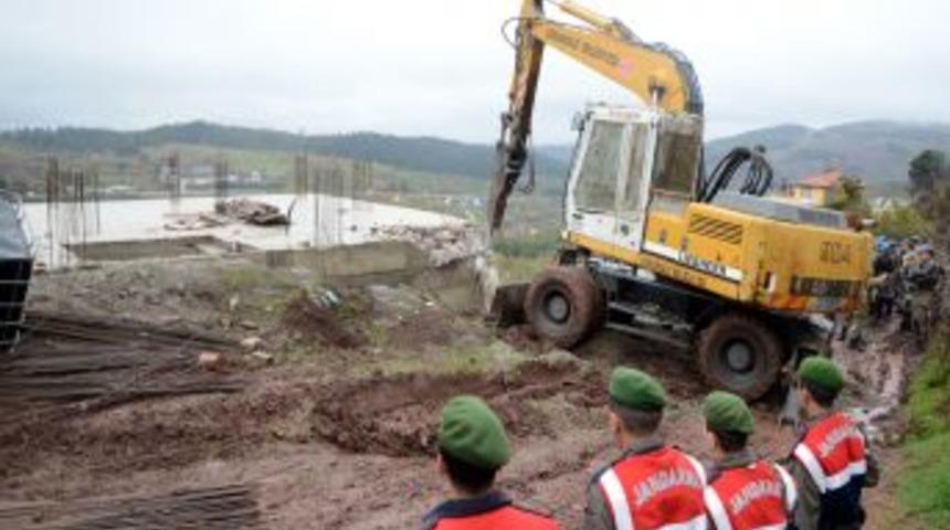 Bursa’da Kaçak Inşaat Yıkıldı