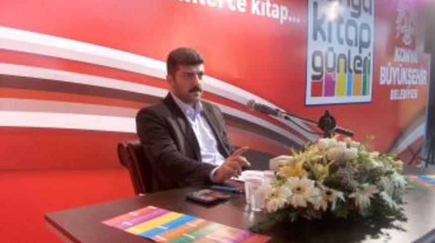 Gazeteci-Yazar Değirmenci, Fuar Kapsamında ‘darbeler’ Konulu Seminer Verdi