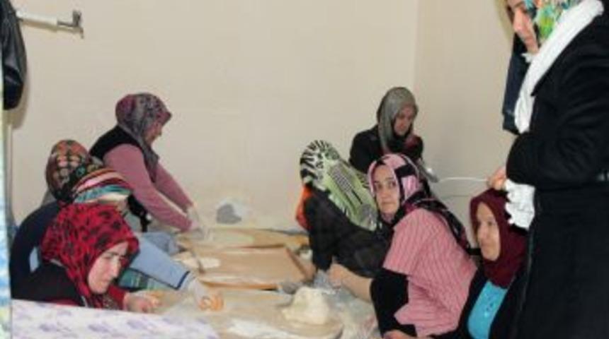 Nevşehir'de Ihtiya&ccedil; Sahibi &Ouml;ğrenciler Yararına Kermes A&ccedil;ıldı