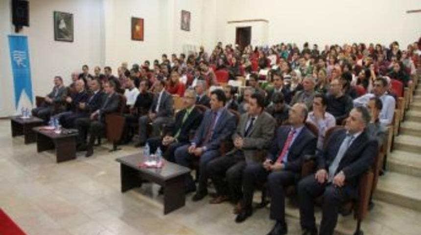 Rte&uuml;&rsquo;de "hakikat, Bilgi Ve Siyaset'in Şifresi &Ccedil;&ouml;z&uuml;ld&uuml;