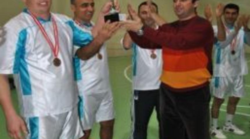 Selendi'de Voleybol Turnuvası'nın Şampiyonu Ybo Oldu