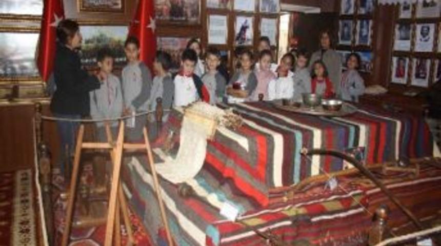 Başarı&rsquo;lı &Ouml;ğrencıler Ge&ccedil;mışe Yolculuk Yaptı