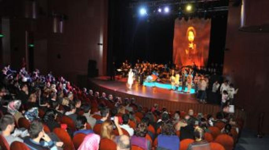 Kent Orkestrası, Sezonu, Şiddet Olaylarında &Ouml;lenler I&ccedil;in Verdiği Konserle A&ccedil;tı