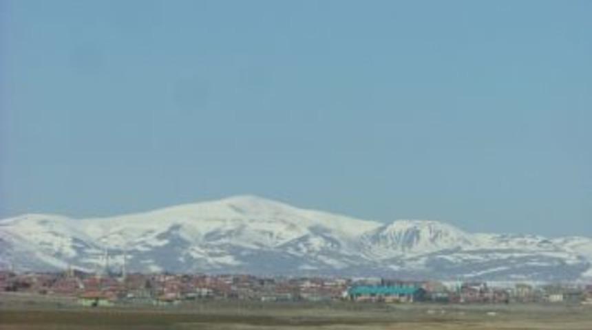 Kulu&rsquo;nun Y&uuml;ksek Kesimlerine İlk Kar Yağdı