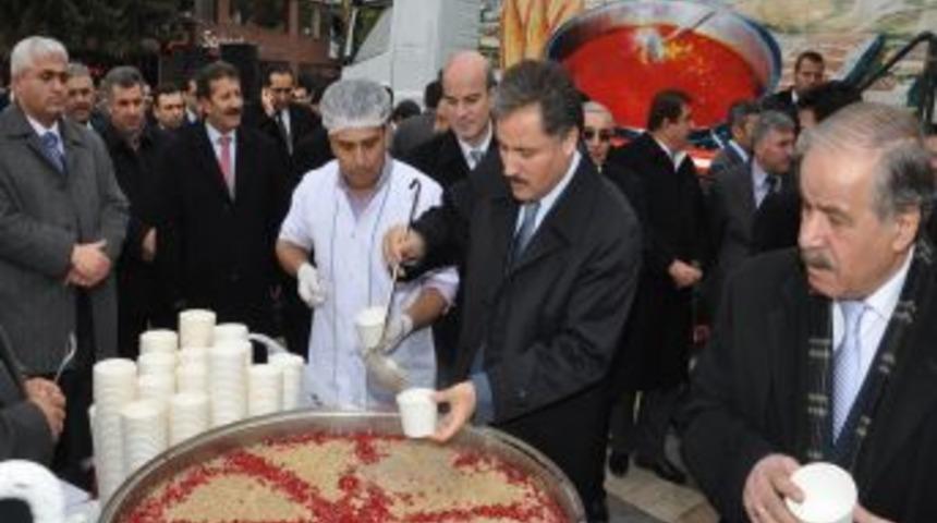 Malatya&rsquo;da 5 Bin Kişiye Aşure Dağıtıldı