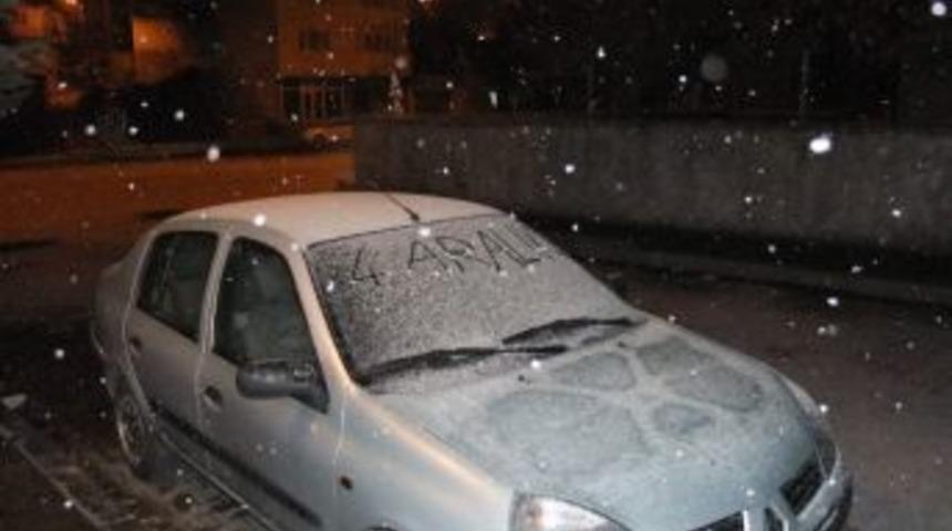 Sarıkamış&rsquo;a Mevsimin İlk Karı Yağdı