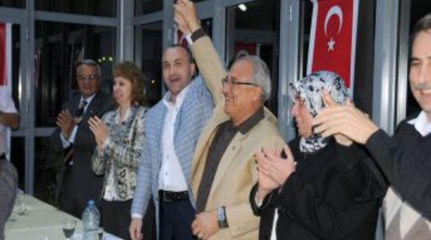 Kardeş Aznakaylılar Tarsus'tan Mutlu Ayrıldı