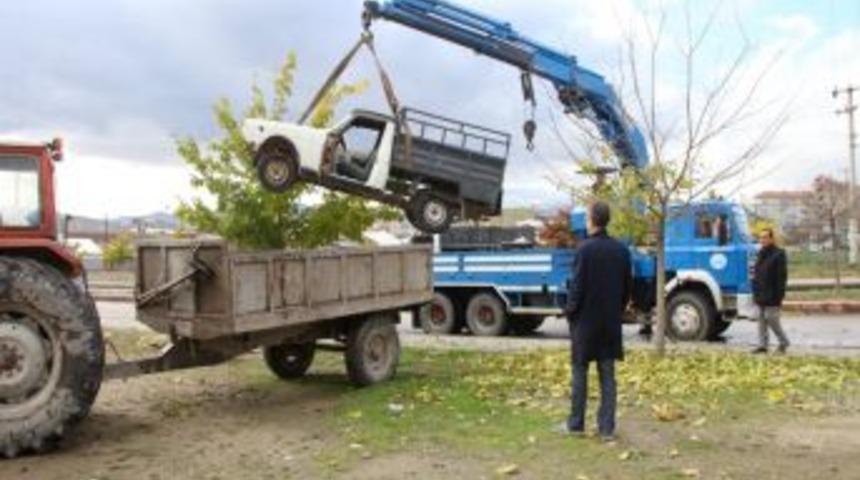 Elazığ'da Sahipsiz Hurda Ara&ccedil;lar Toplanıyor