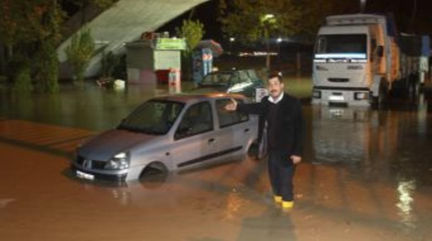 Birecik&rsquo;te Sağanak Yağış Sele D&uuml;n&uuml;şt&uuml;