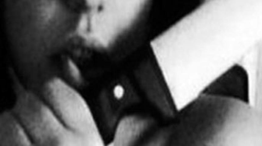 Şiddet g&ouml;ren kadın sevgilisini &ouml;ld&uuml;rd&uuml;