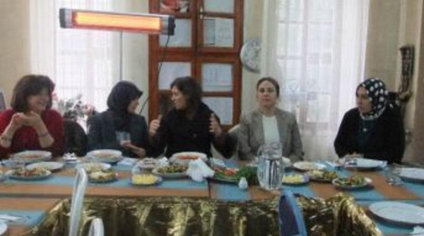 Kadın Stk'ları Yemekte Buluştu