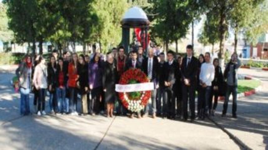 Vatan Şairi Mezarı Başında Anıldı