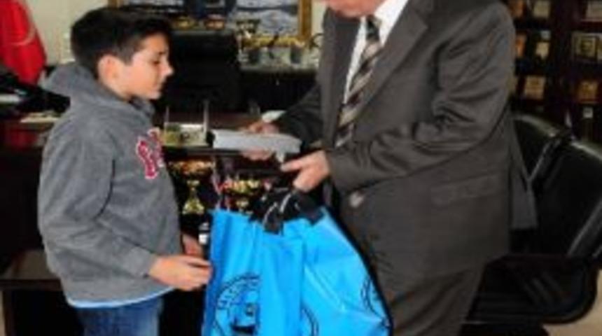 &Ccedil;alkaya D&uuml;nya&rsquo;nın En Akıllı &Ccedil;ocuğunu Konuk Etti