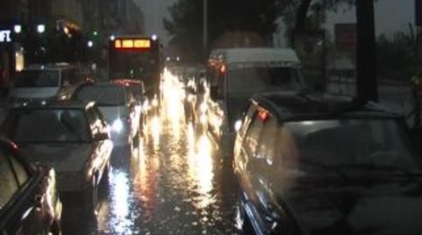 Urfa Yağmura Teslim Oldu