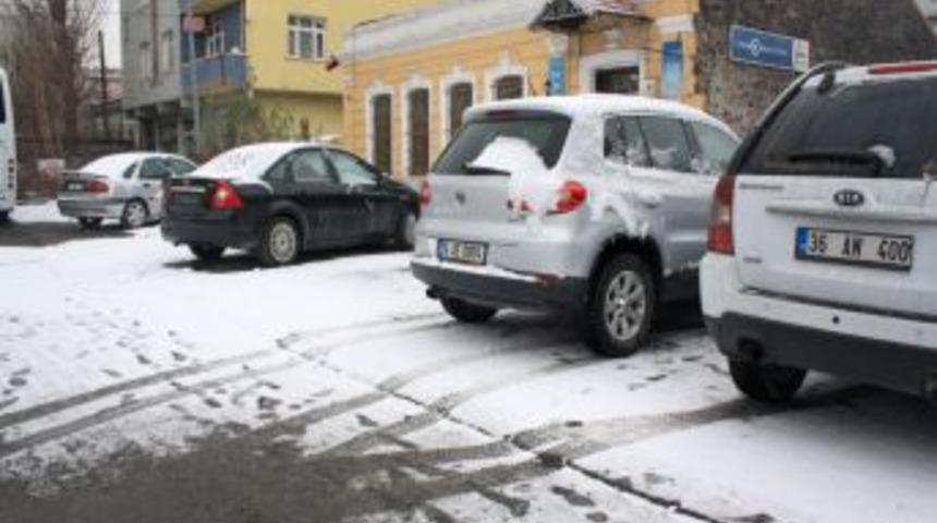 Kars&rsquo;a Mevsimin Ilk Karı D&uuml;şt&uuml;
