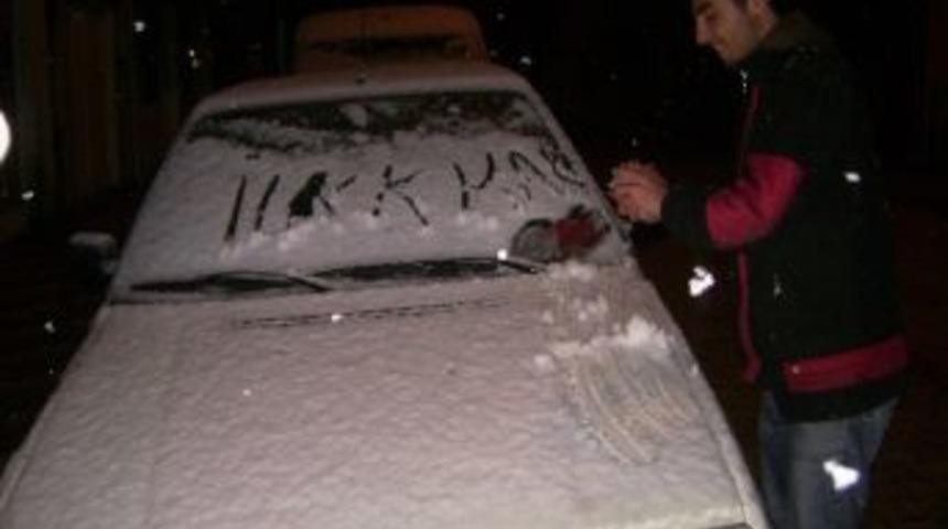 Doğanşehir'de Mevsimin İlk Karı Yağdı