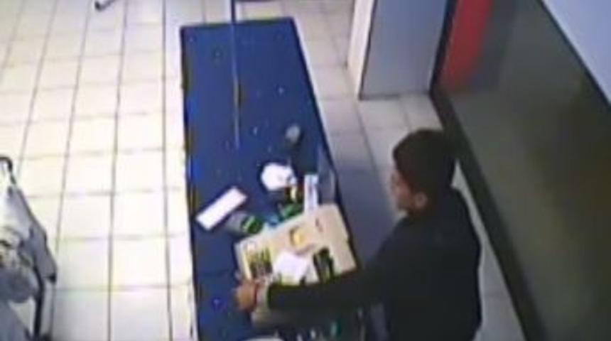 Hırsız Kasayı Soydu, Sonra &ldquo;kolay Gelsin&rdquo; Dedi