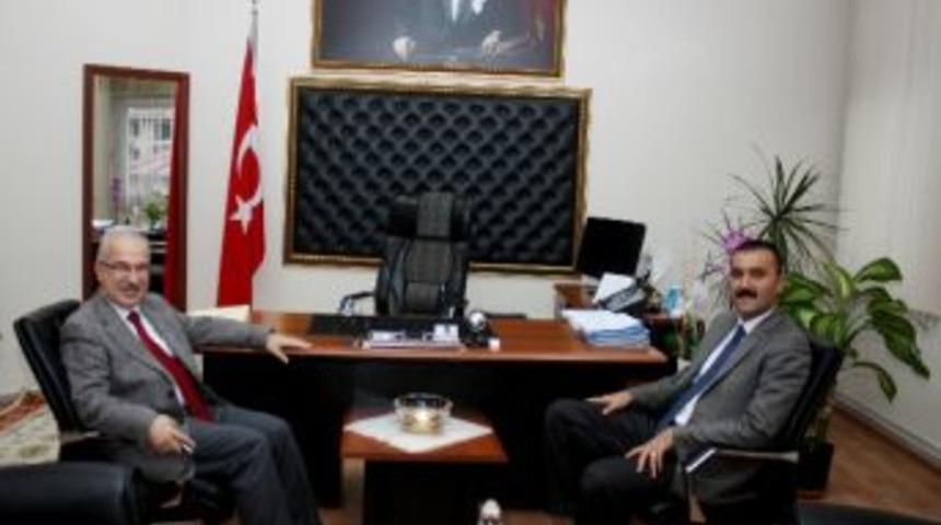 D&uuml;zce Belediye Başkanı Bayram Kurum M&uuml;d&uuml;rlerini Ziyaret Etti