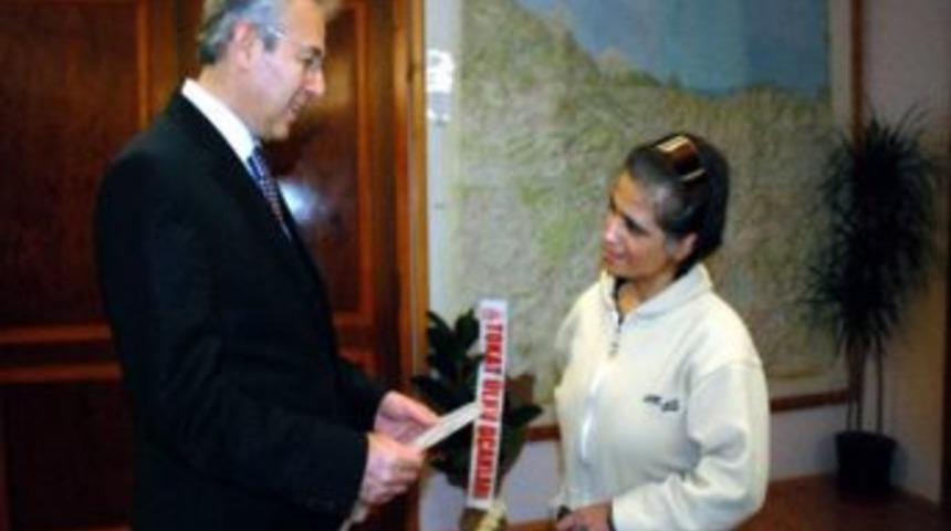 Ortopedik Engelli Kızın Validen İsteği