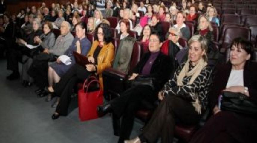 Farklı G&ouml;r&uuml;şlerdeki Kadınlar Tek Y&uuml;rek Oldu