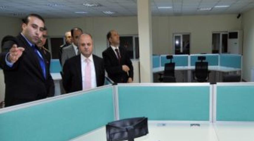 Vali &Ccedil;akacak, 112 Acil &Ccedil;ağrı Merkezi'ni Inceledi