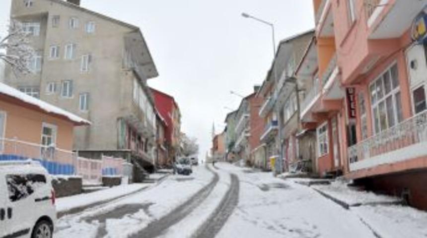 P&uuml;l&uuml;m&uuml;r'de Kar Yağışı