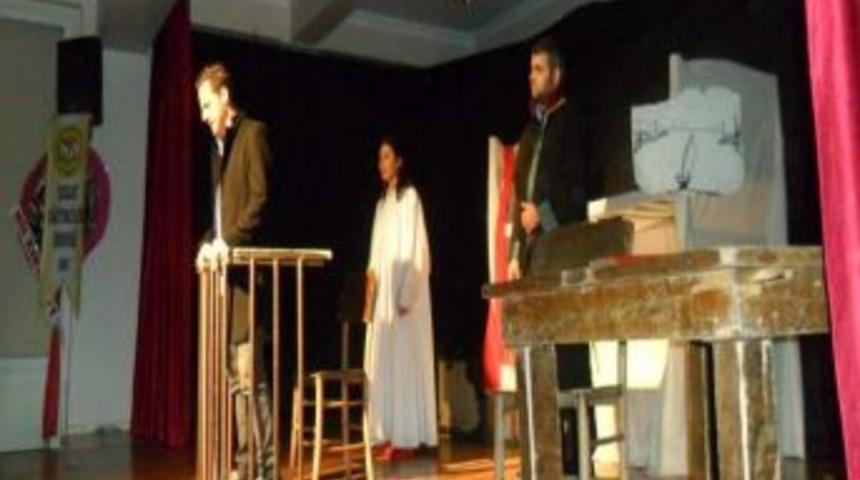 Yozgat Eğitimciler Derneği, &Ouml;ğretmenleri Tiyatro Oyununda Buluşturdu