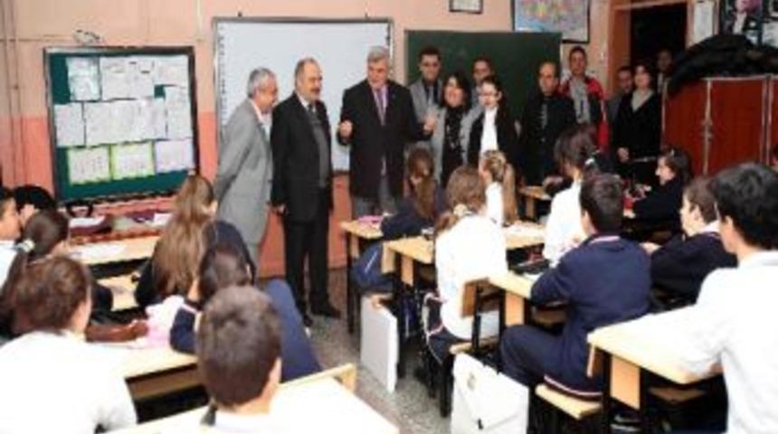 Karaosmaoğlu'ndan Okul Ziyareti