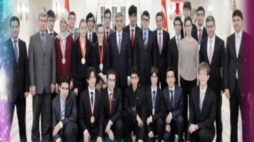 D&uuml;nya 2.si B&uuml;y&uuml;kkoyuncu &Ouml;ğrencisine &Ccedil;ankaya K&ouml;şk&uuml;'nde &Ouml;d&uuml;l