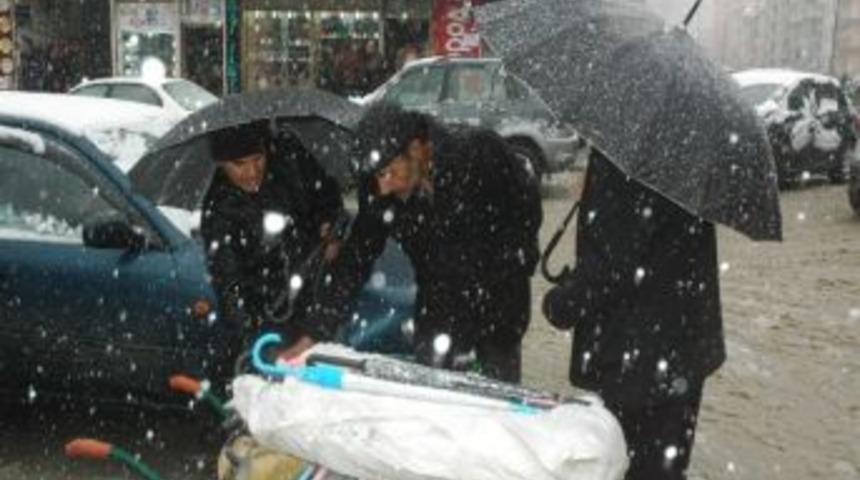 Hakkari&rsquo;de Kar Yağışı