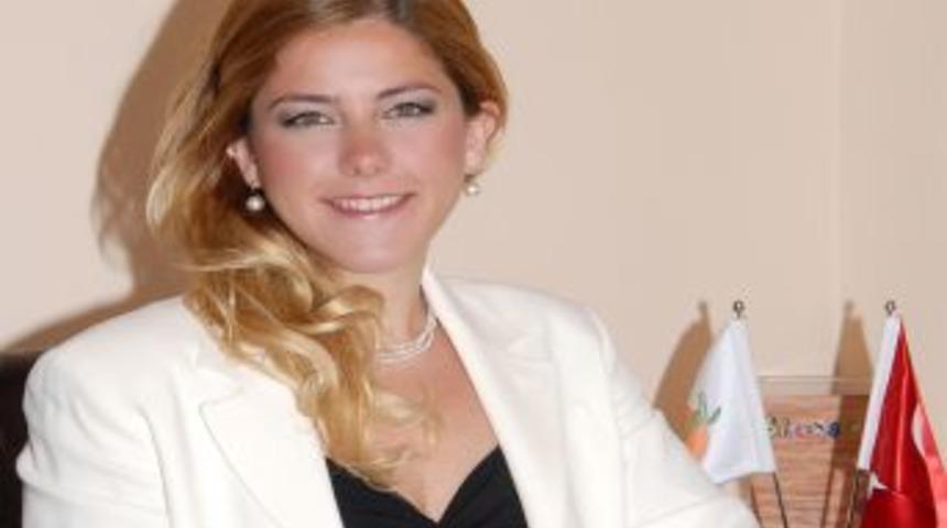 "Meyve Suyunu Bilin&ccedil;li T&uuml;ketmek I&ccedil;in Etiketi Okuyun"