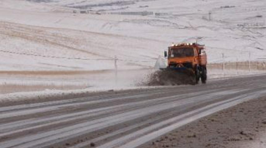 Van'da Kar Yağışı