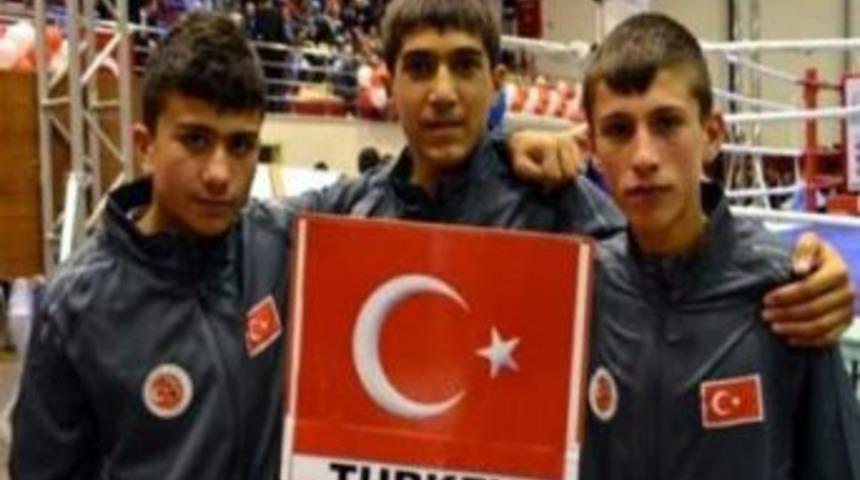 Muaythai Sporcuları Madalya İle Adıyaman&rsquo;a D&ouml;nd&uuml;