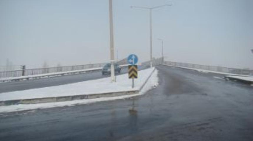 Kocasinan'da Yol Temizleme &Ccedil;alışmalarıyla Kapalı Yol Kalmadı