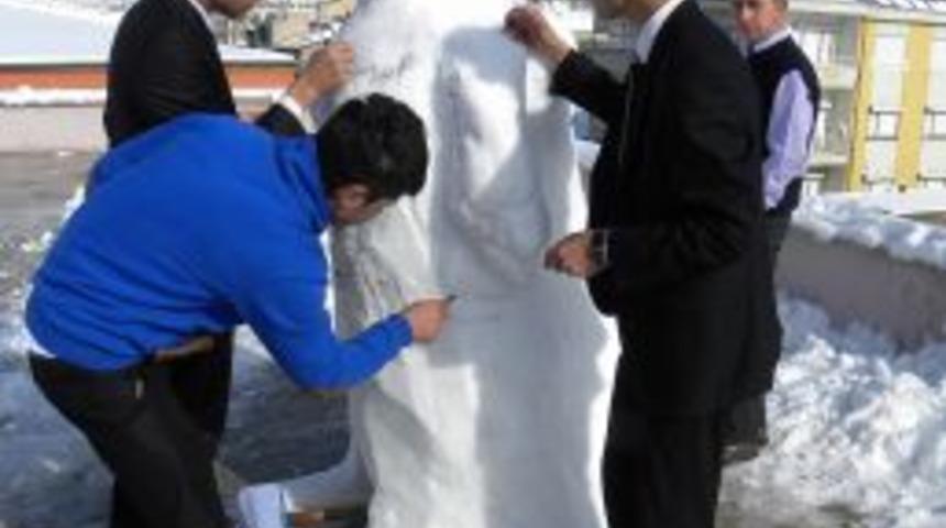 Kış Mevsimin Ilk Kardan Adamı Develi&rsquo;den