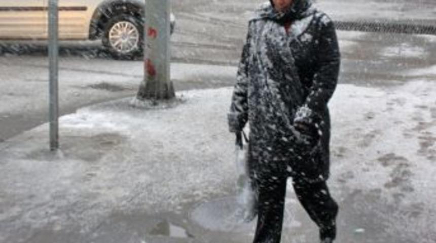 Kars&rsquo;ta Kar Şiddetini Artırdı