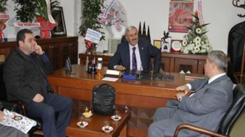 AK Partili Kurt'a Ilk Tebrik MHP'li Demirtaş'tan Geldi