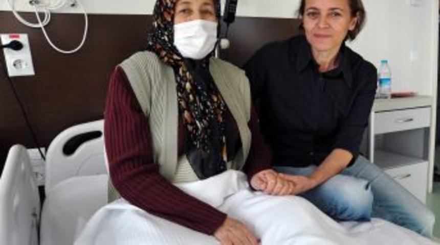 'Gezmeye Gidiyoruz' Diye Hastaneye G&ouml;t&uuml;rd&uuml;ğ&uuml; Annesine B&ouml;breğini Verdi