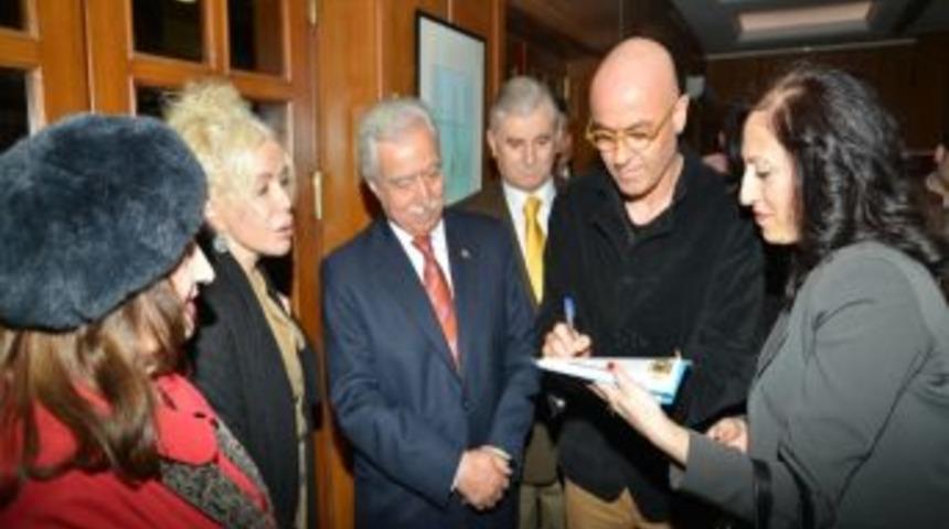 Adana'da "heykelimi İstiyorum" İmza Kampanyası