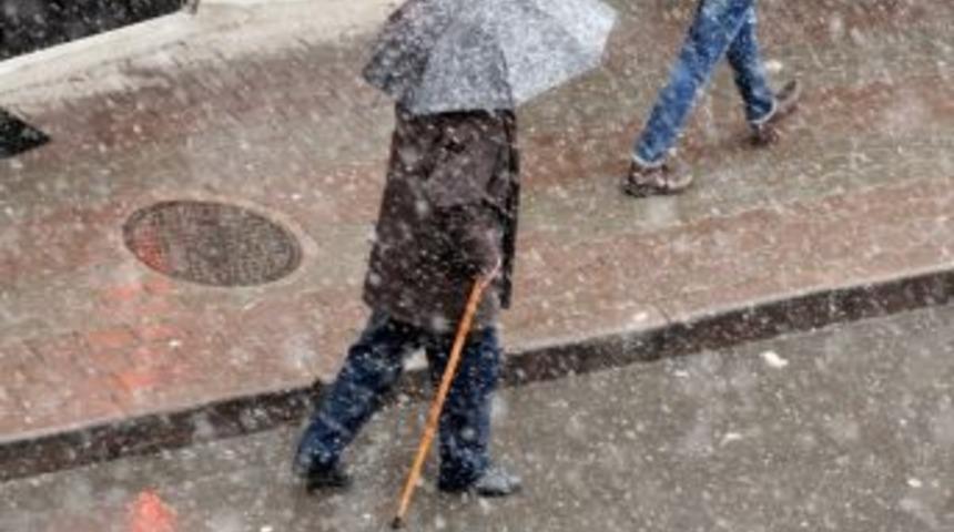 Sivas'ta Kar 25 K&ouml;y Yolunu Kapattı