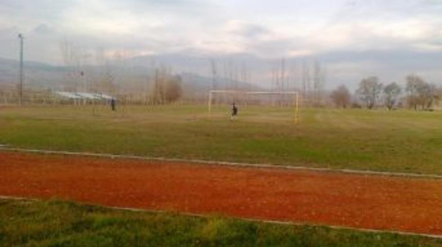 Futbol Sahası Kaderine Terk Edildi