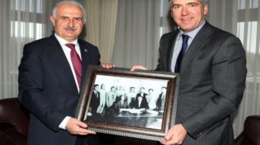 A&Uuml;, Nebraska &Uuml;niversitesi Ile Protokol Yeniledi