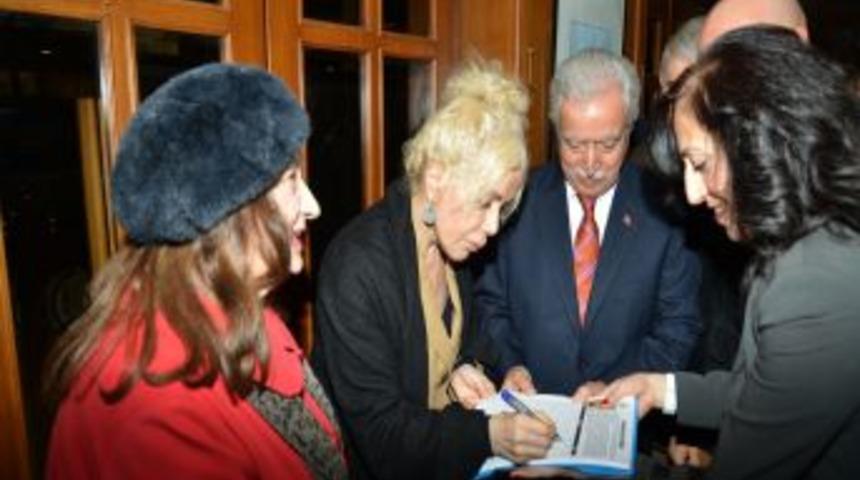 ABD'ye Ka&ccedil;ırılan Satsneferu Heykeli'nin Iadesi I&ccedil;in Kampanya Başlatıldı